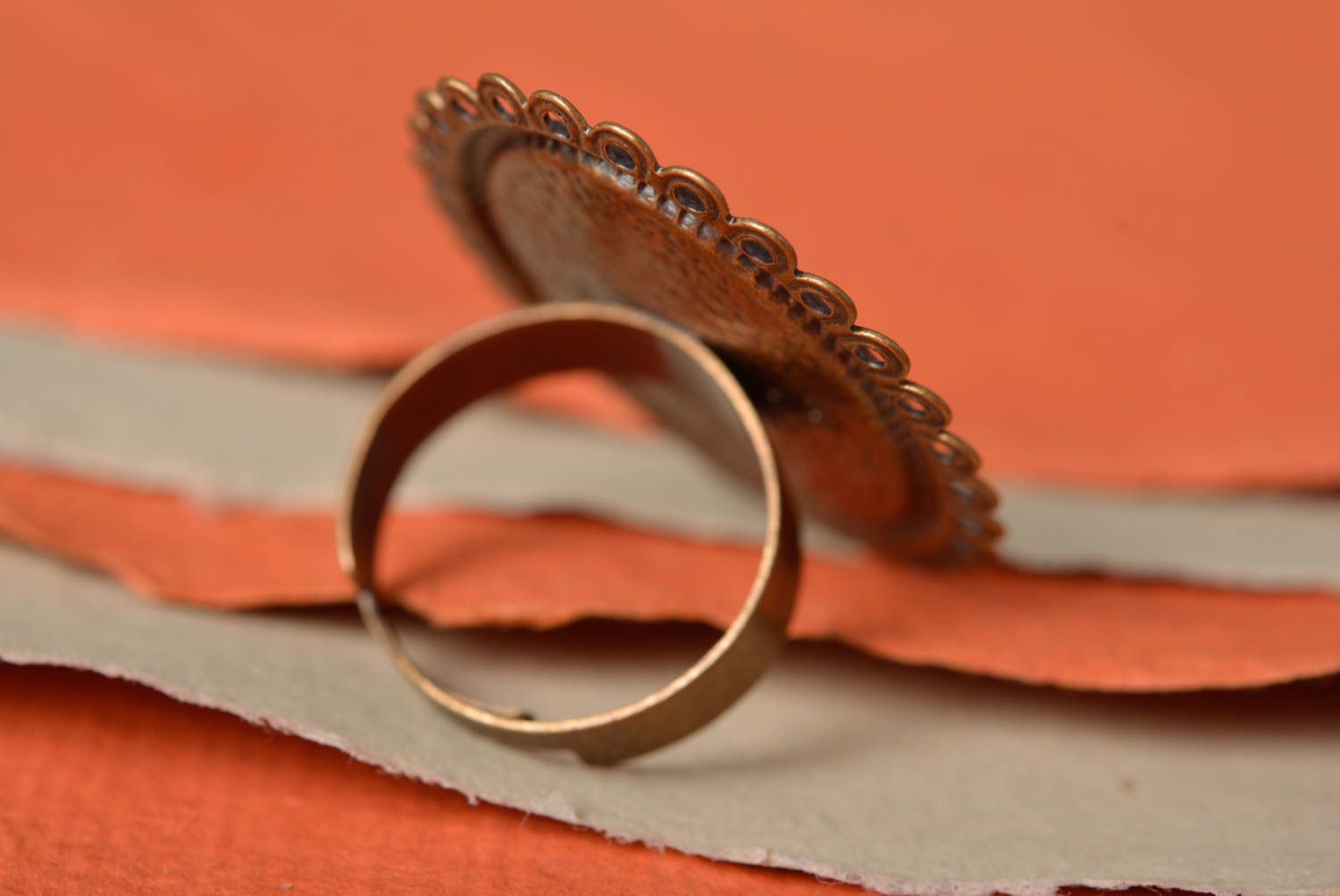 Handmade Ring aus Metall und Epoxidharz in Decoupage Technik mit Blumenprint foto 3