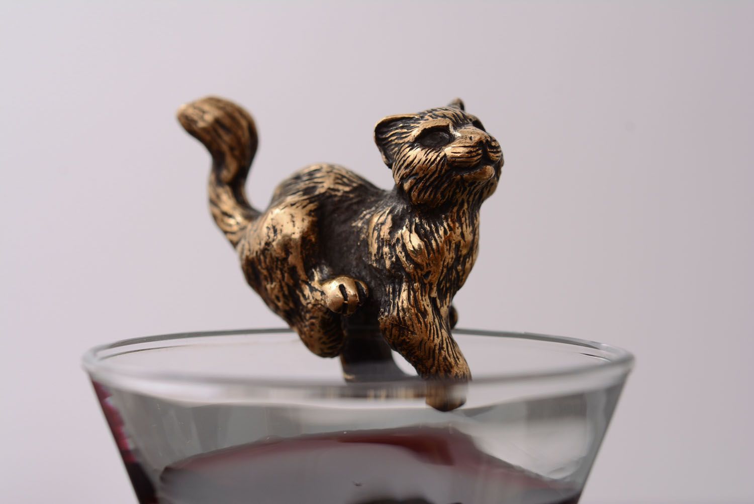 Figurilla de bronce Gato compañero de bebida foto 5
