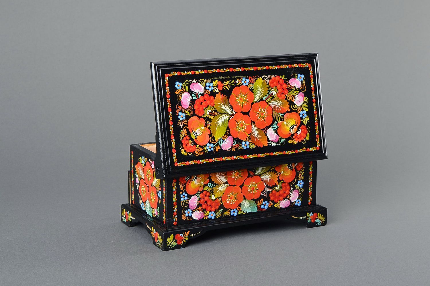 Patterned box with pullout drawer photo 1
