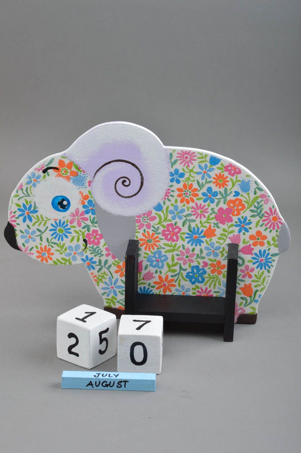 Calendrier en bois de table fait main avec cubes serviettage Mouton floral photo 3