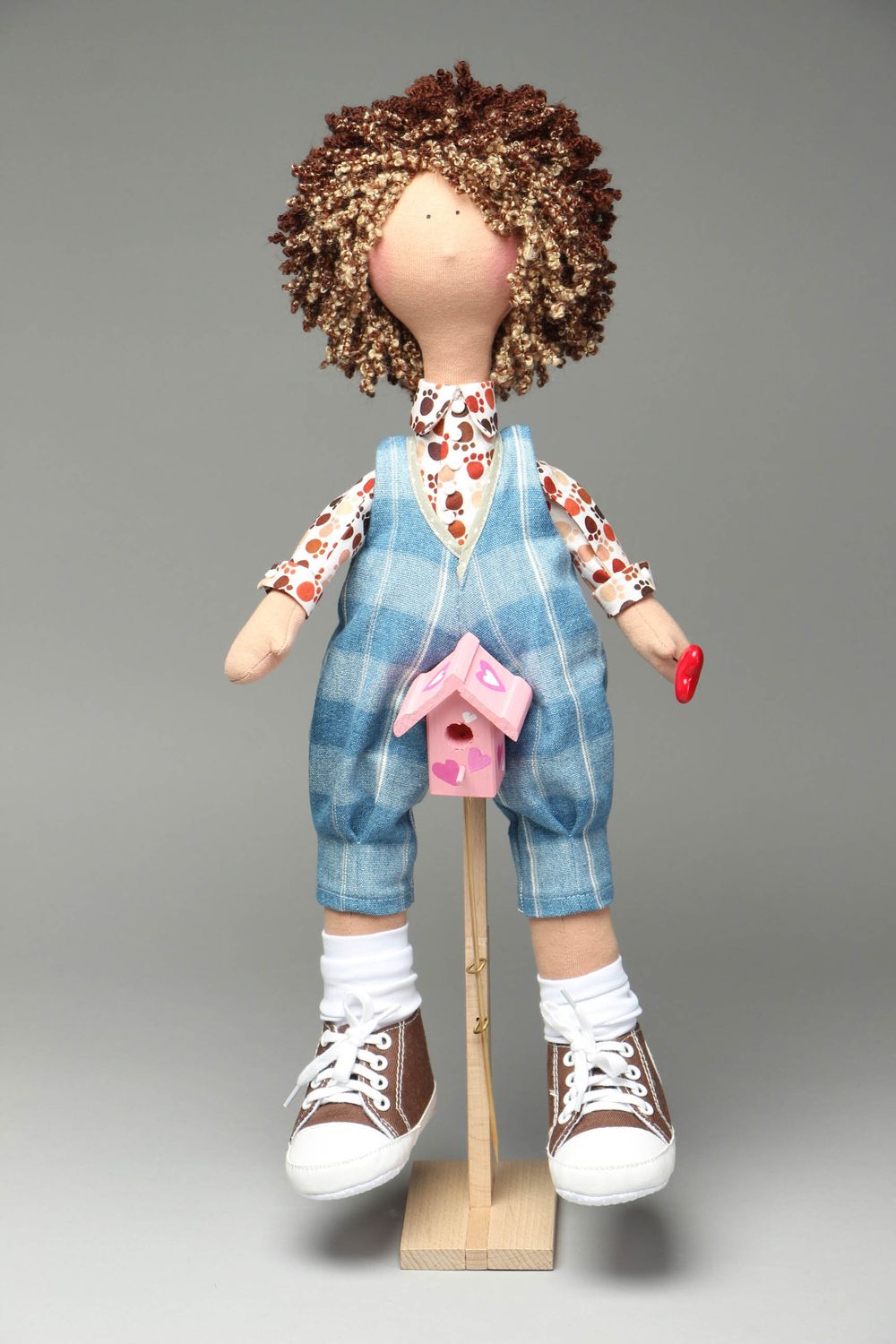 Авторская кукла на деревянной подставке Амурчик фото 1
