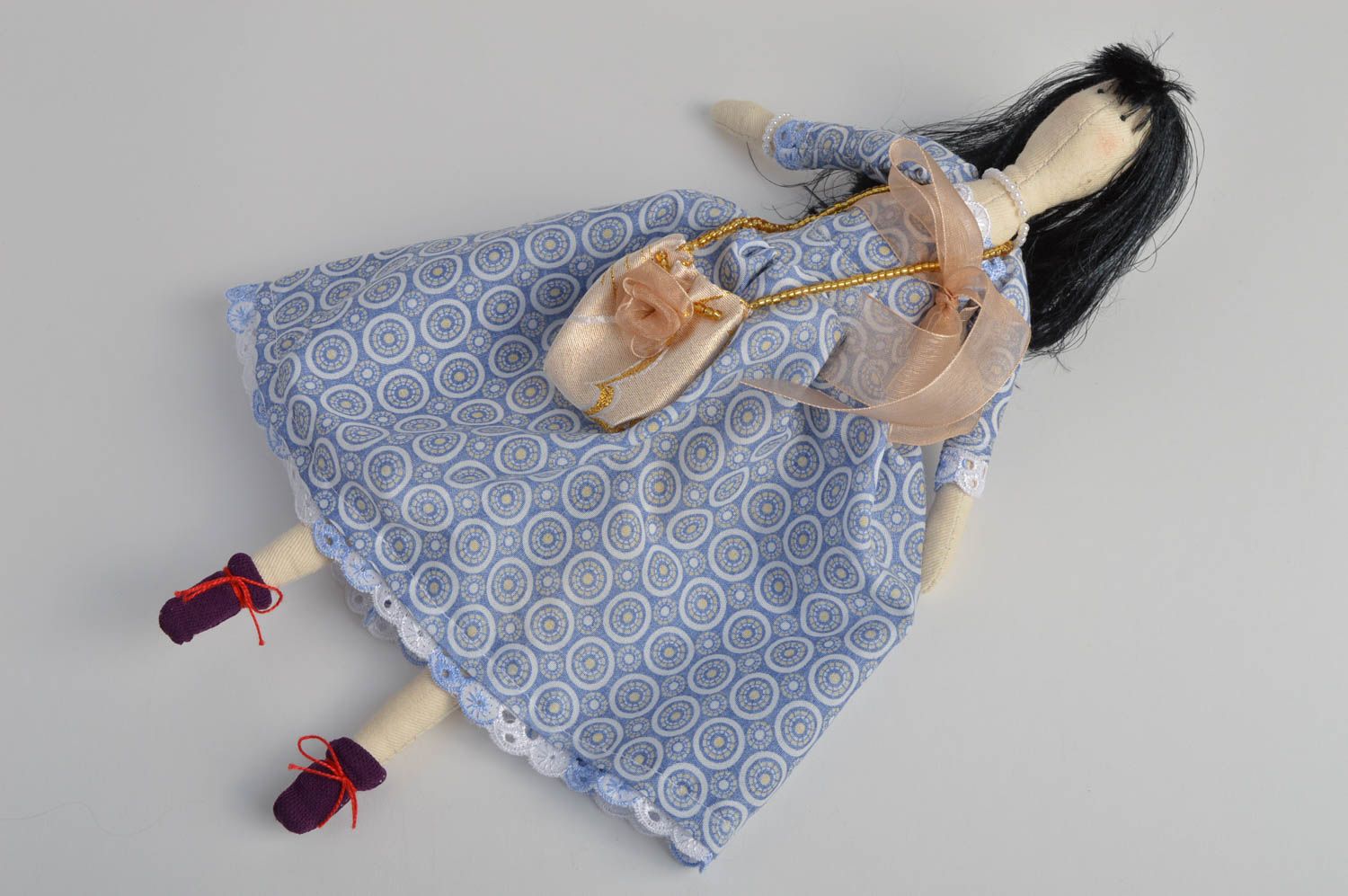 Авторская тканевая кукла ручной работы в голубом платье для девочки на подарок фото 3