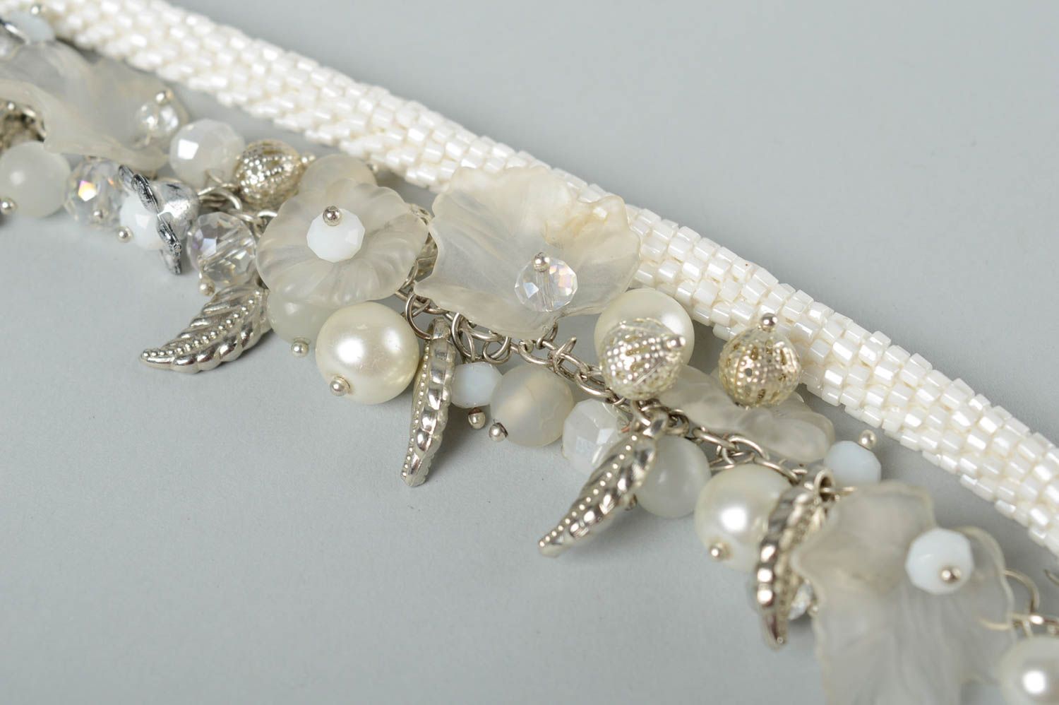Bracelet perles rocaille Bijou fait main blanc crochet cristal Accessoire femme photo 5