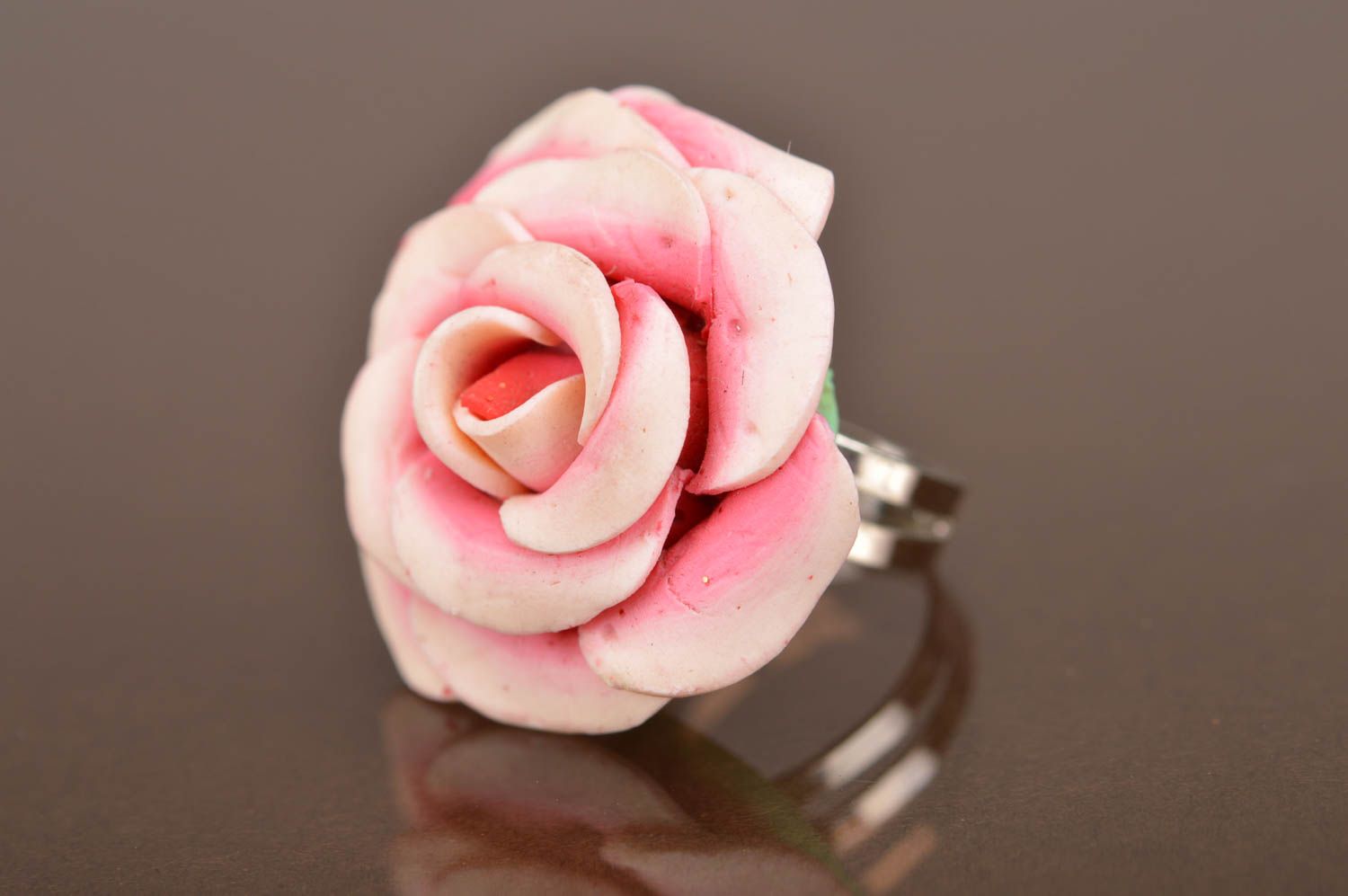 Кольцо цветок из полимерной глины розовое в виде розы крупное ручная работа фото 5