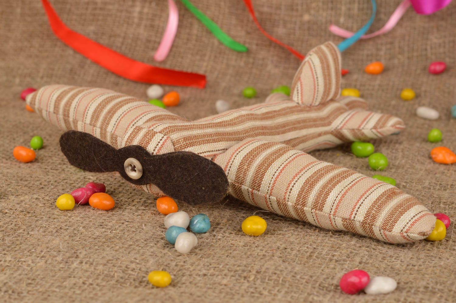 Schönes kleines beige Flugzeug aus Stoff Spielzeug handmade für Kinder foto 1