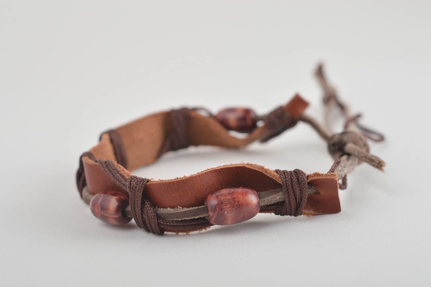 Pulsera de piel marrón hecha a mano pulsera con cuentas accesorio de moda  foto 3