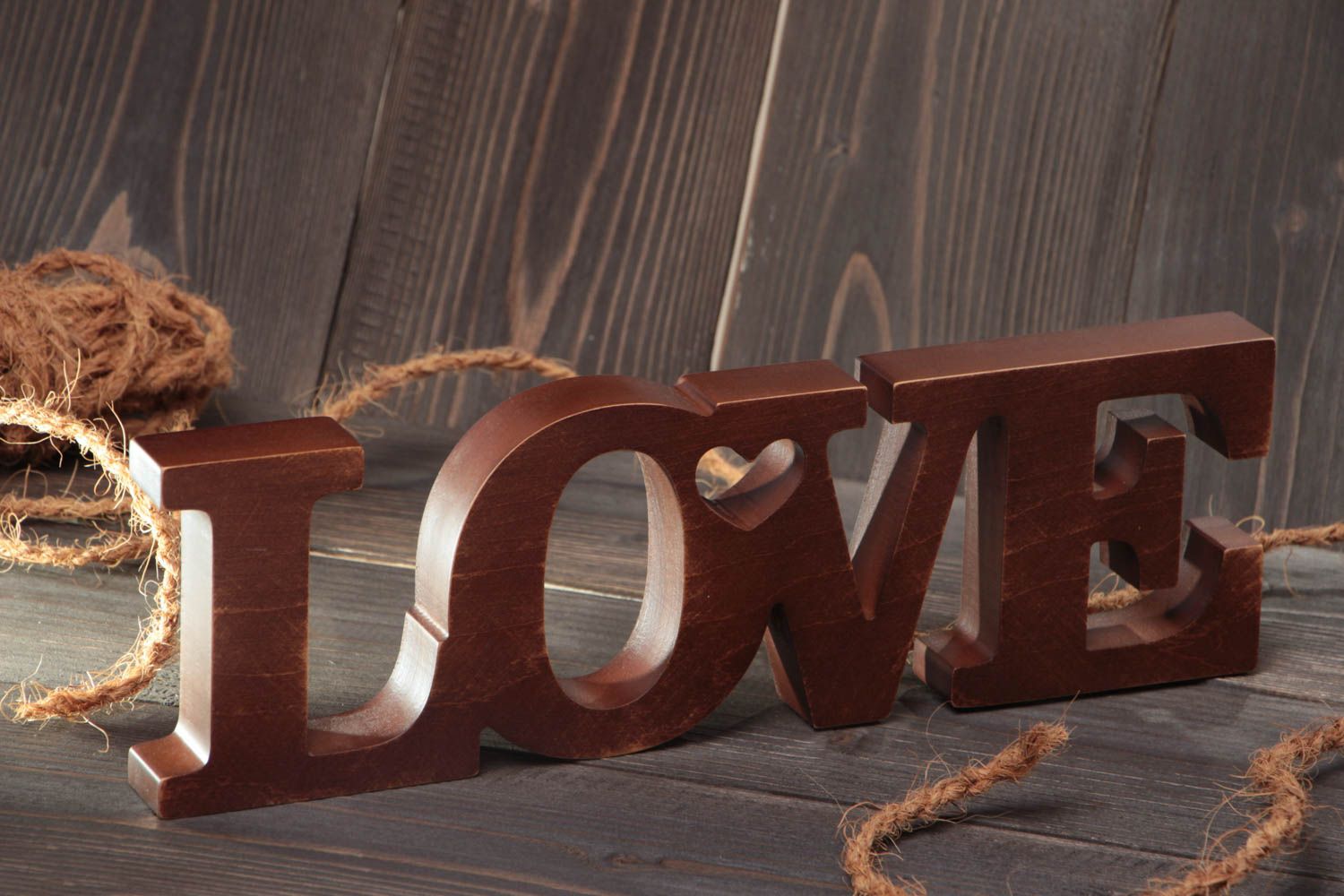 Mot en bois décoratif inscription love fait main grande taille brun foncé photo 1