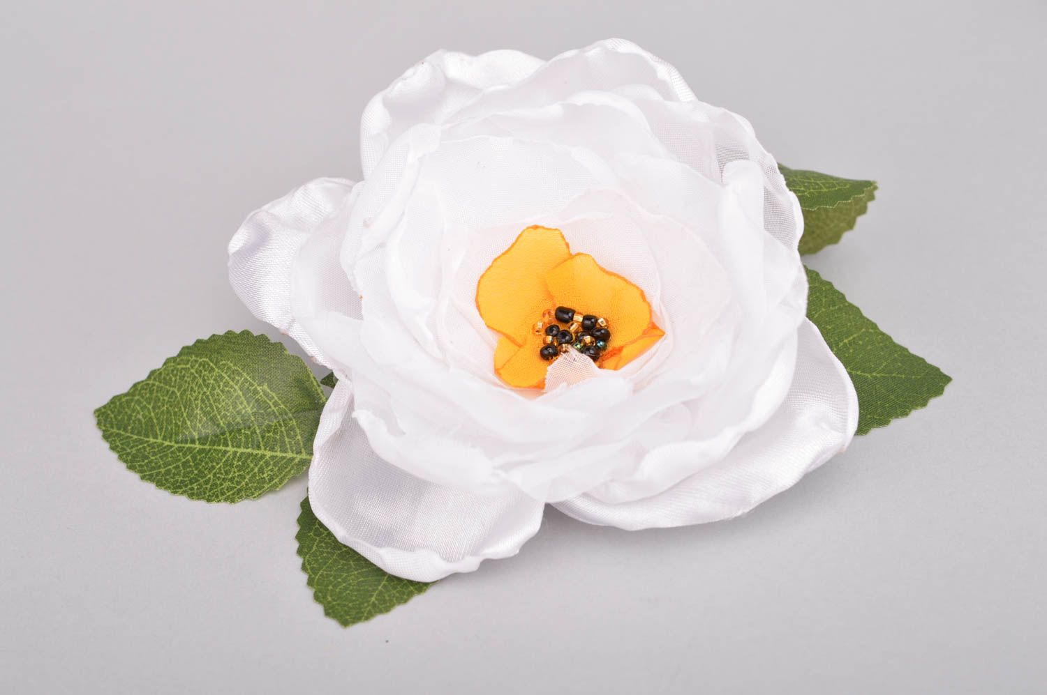 Заколка для волос из атласа в виде цветка чайной розы большая ручной работы фото 2