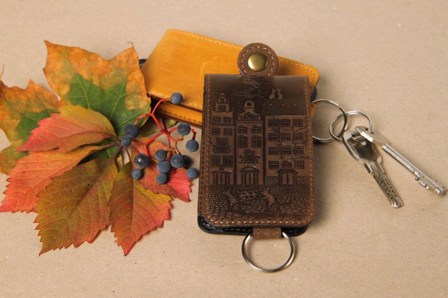 Schlüsselanhänger Leder handgefertigt originelles Geschenk Schlüsseletui Leder foto 1