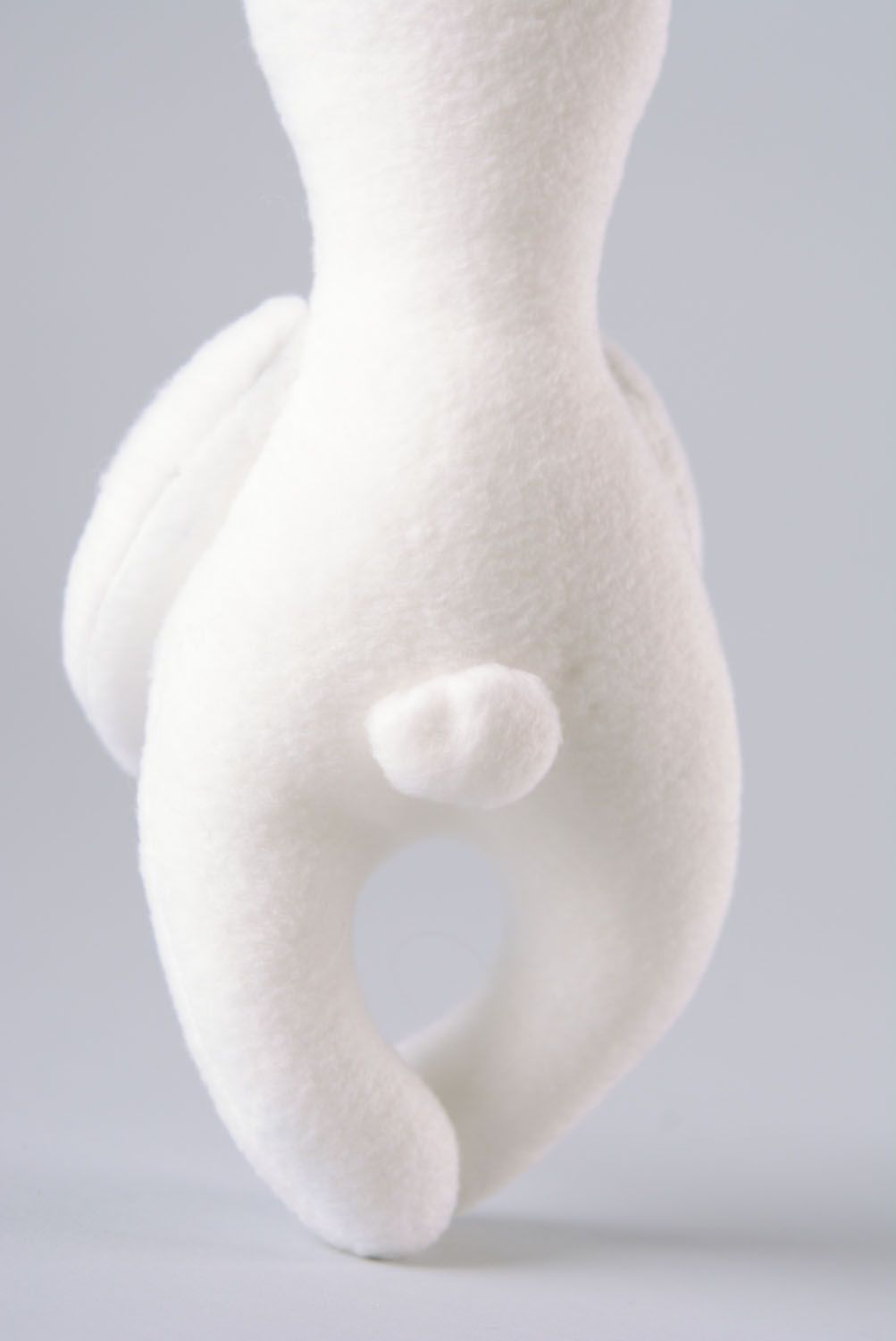 Doudou fait main en forme de lièvre en tissu polaire blanc original joli photo 3