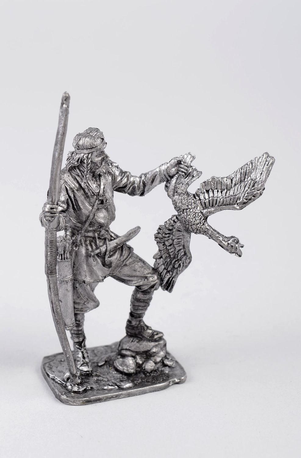 Figura artesanal de estaño cazador con ave decoración de hogar regalo original foto 2