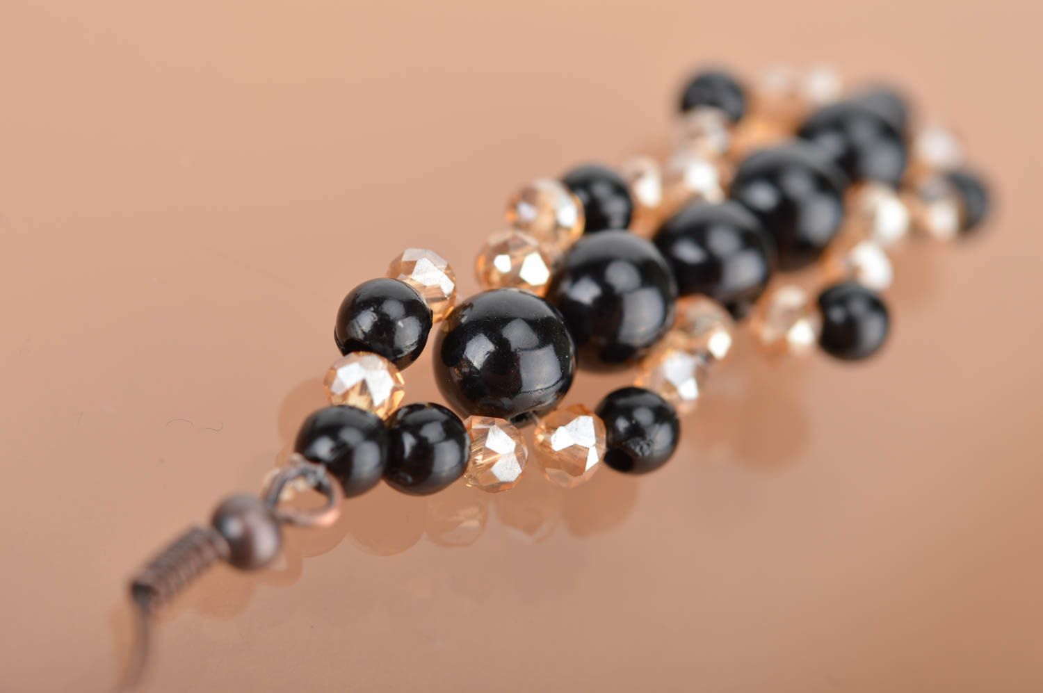 Boucles d'oreilles en cristal de roche et perles céramiques faites main photo 4