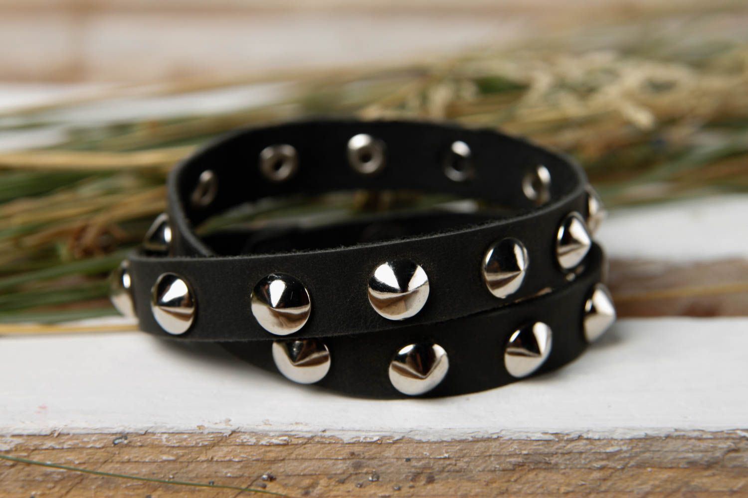 Bracelet cuir Bijou fait main noir Accessoire tendance fourniture métallique photo 1