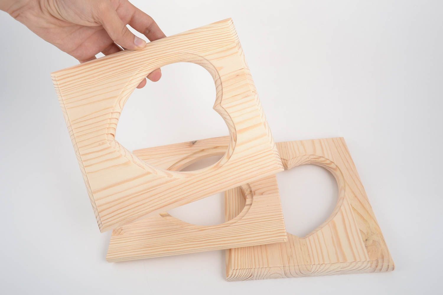 Set de cadres photo en forme de coeur faits main en bois brut à décorer 3 pièces photo 5
