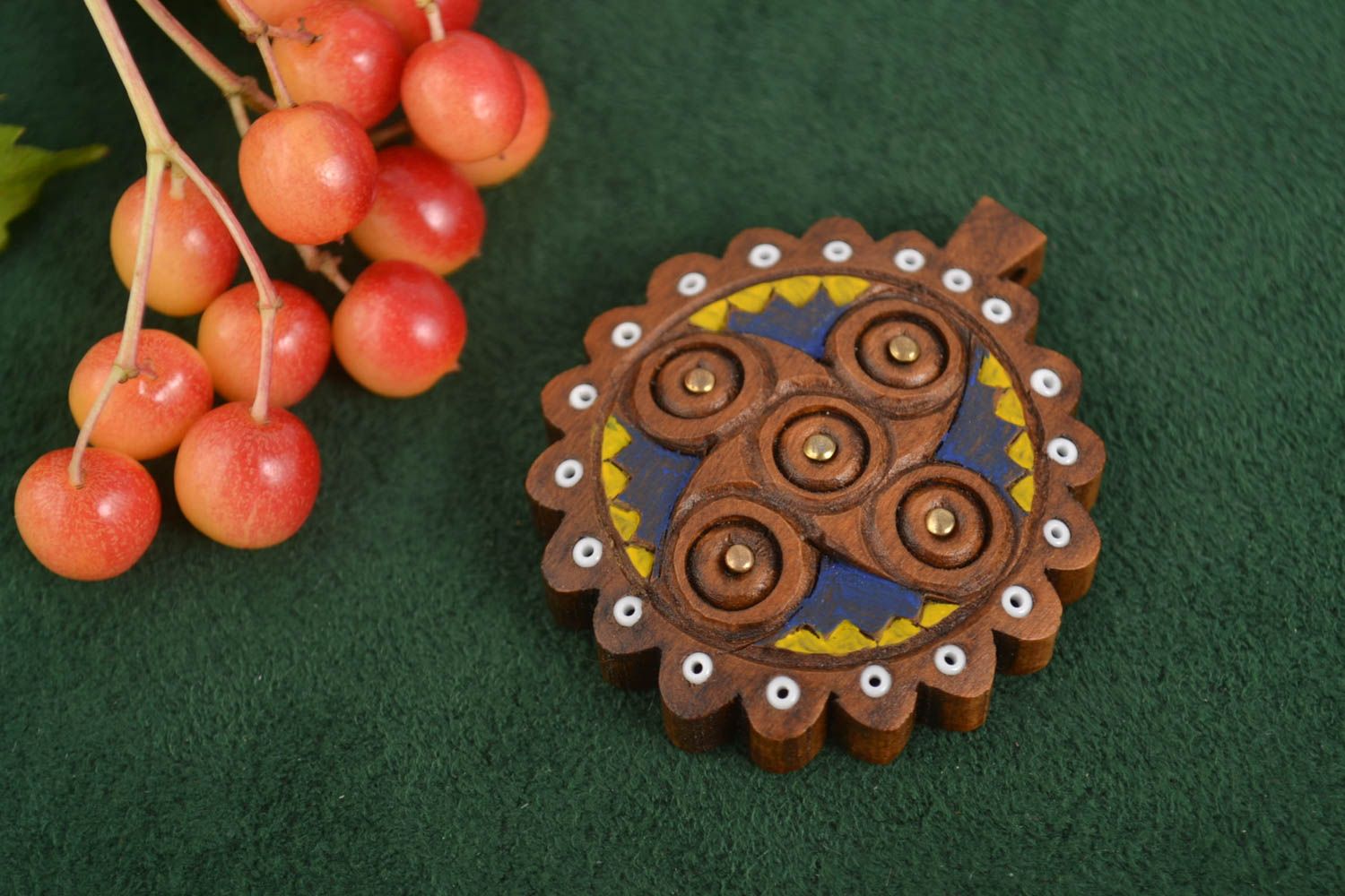 Кулон ручной работы украшение на шею аксессуар из дерева круглый с крестиком  фото 1