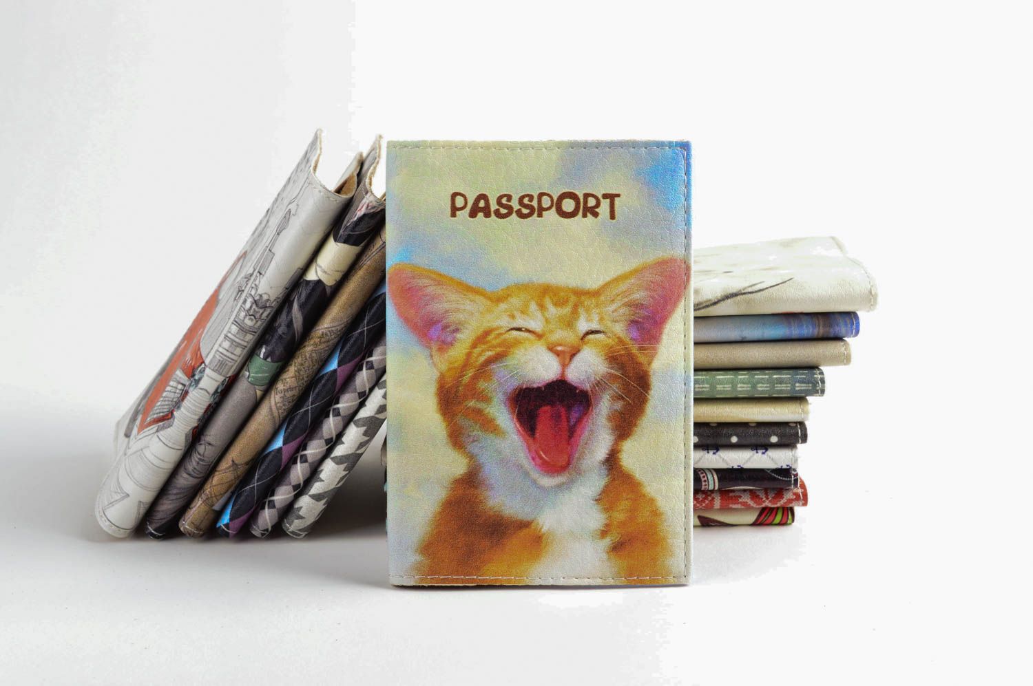 Estuche para pasaporte hecho a mano artesanía en cuero regalo original Gato foto 1