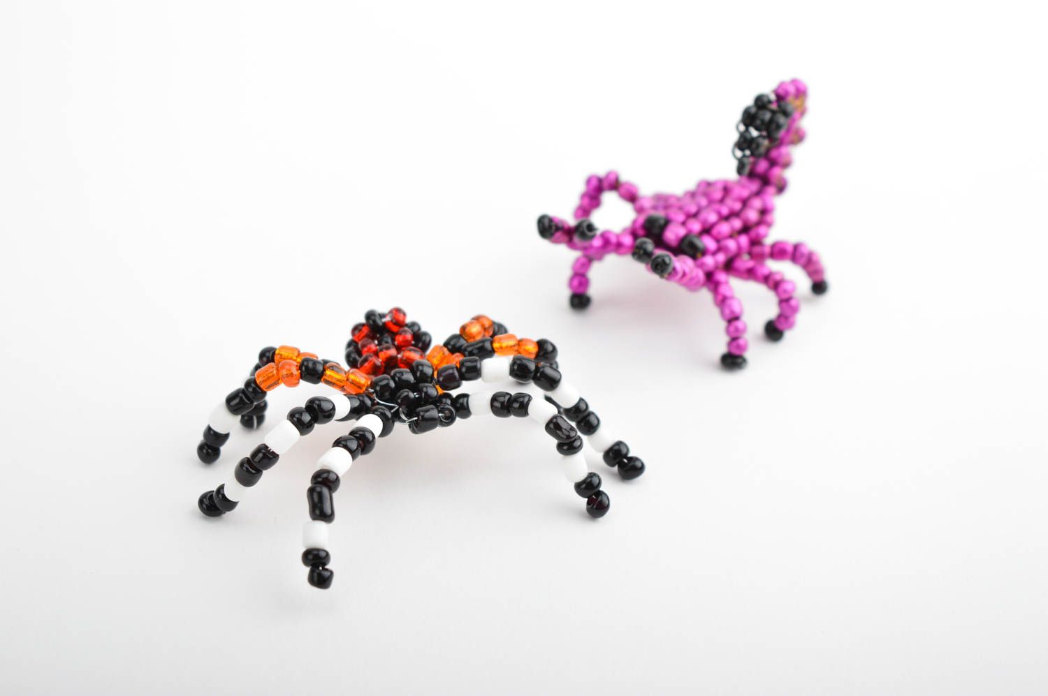 Статуэтки из бисера ручной работы паук скорпион из бисера фигурки из бисера 2 шт фото 2