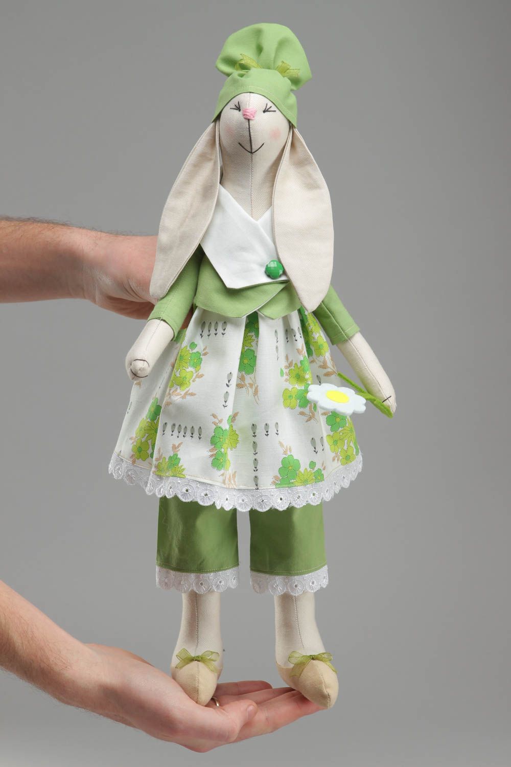 Jouet mou fait main en tissu Lapin en vert cadeau pour fille décoration photo 4