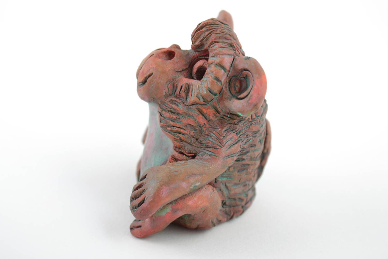 Маленькая фигурка обезьяны из красной глины лепная сувенирная ручной работы фото 4