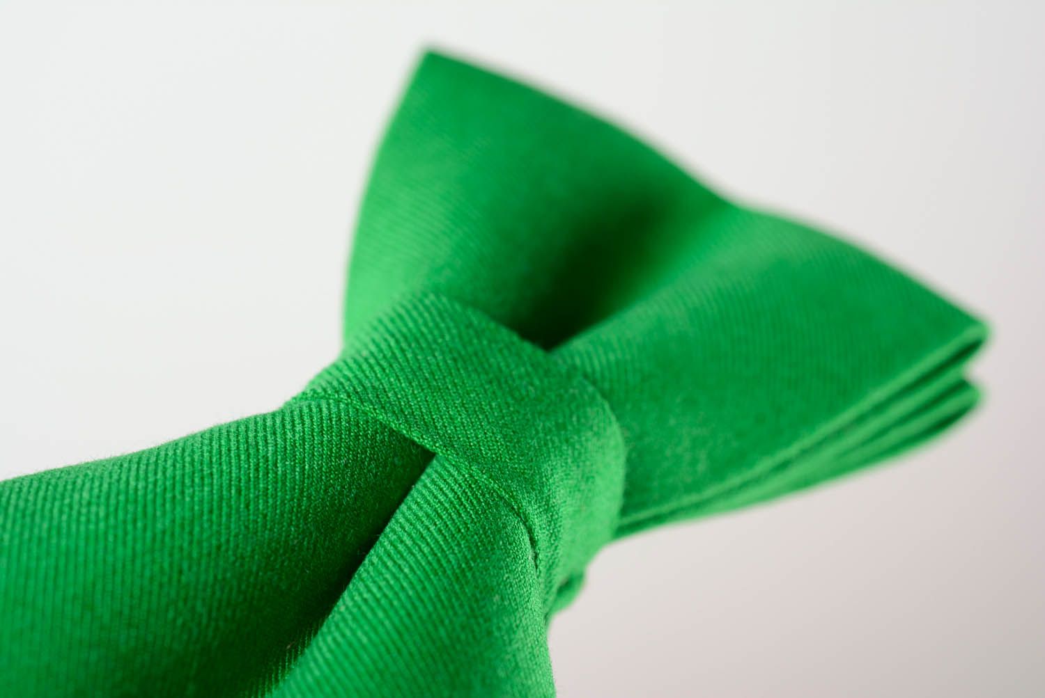 Green bow tie made of gabardine photo 4