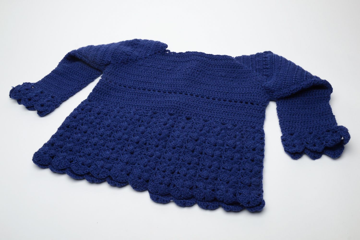 Gilet tricoté au crochet en acrylique bleu fait main pour fille de 6 ans photo 4
