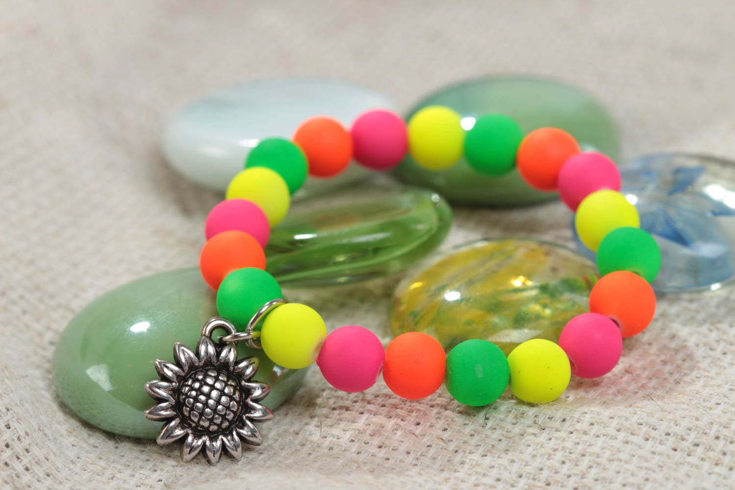 Children's handmade colorful plastic bead wrist bracelet with charm photo 1
