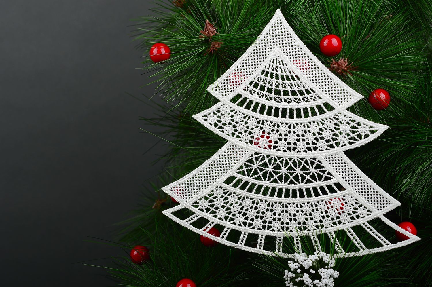 Árbol de Navidad hecho a mano elemento decorativo adorno navideño color blanco foto 1