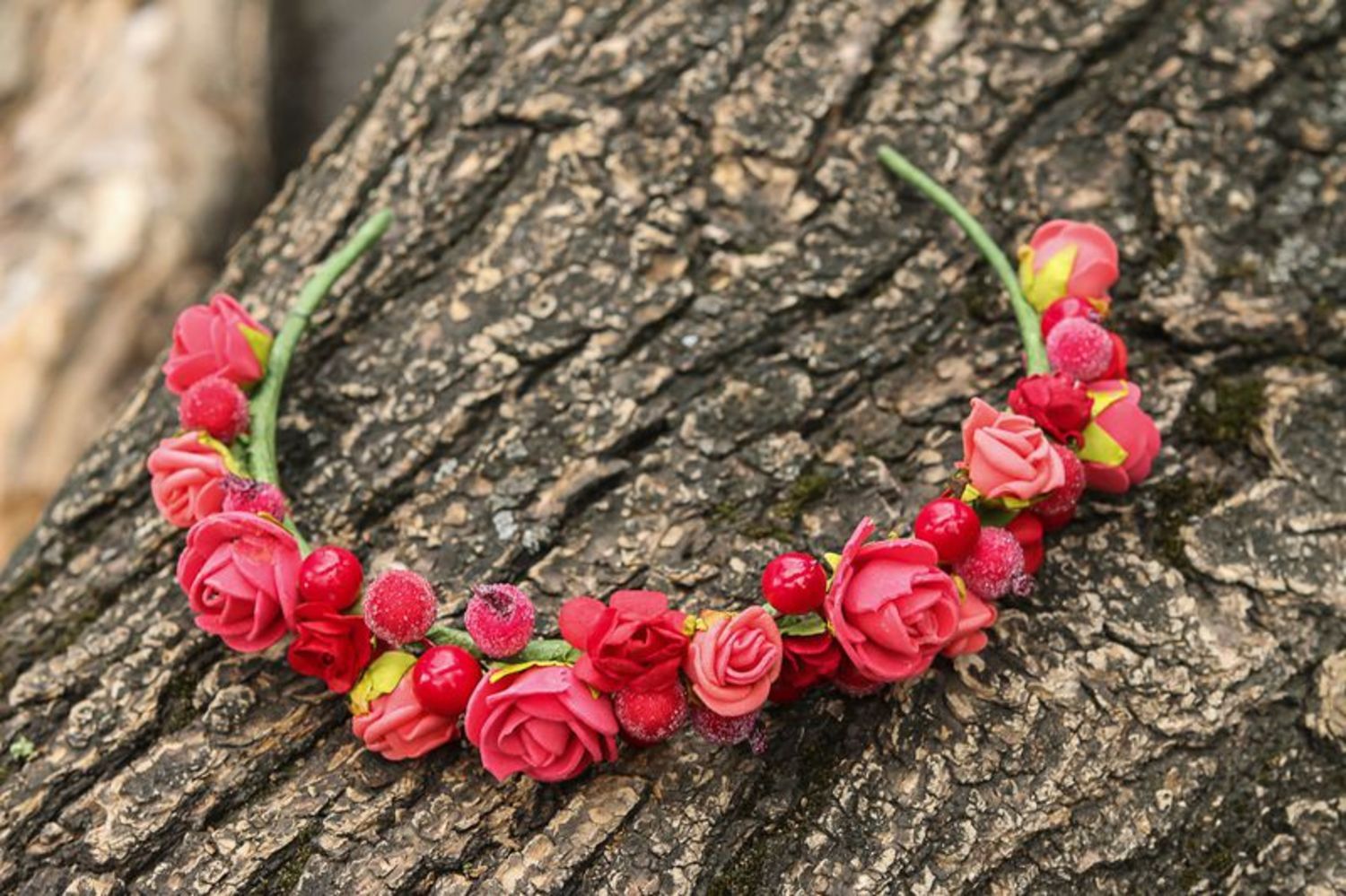 Ghirlanda con fiori rossi fatta a mano cerchio di moda accessori donna
 foto 4