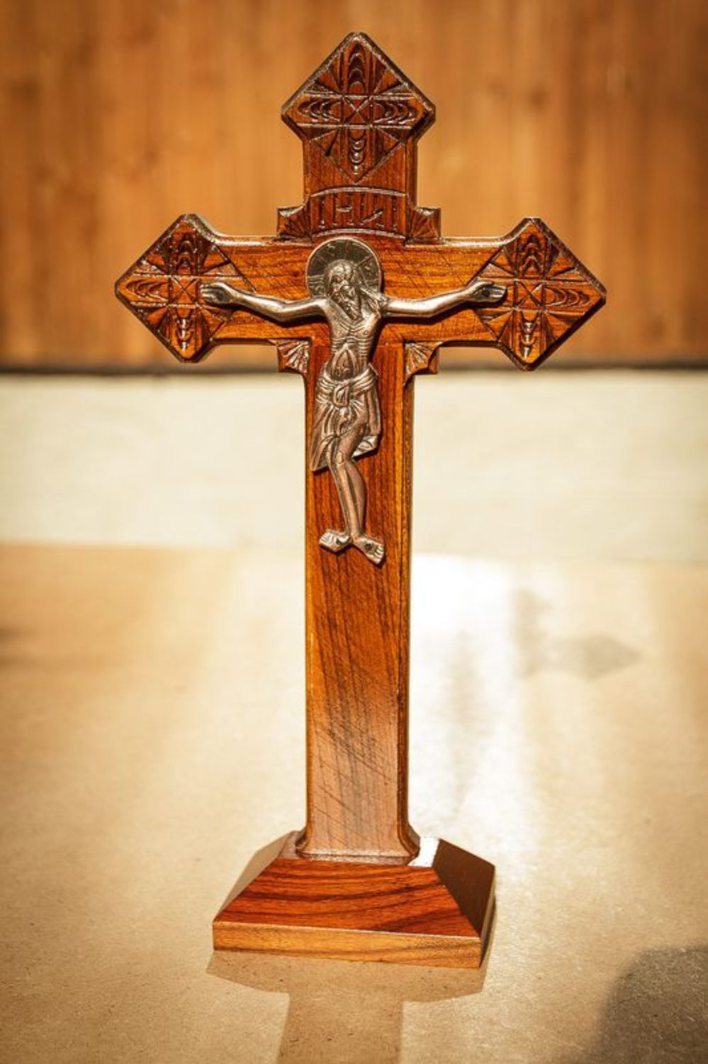 Croce di legno da tavolo fatta a mano croce ortodossa decorazioni di casa
 foto 2