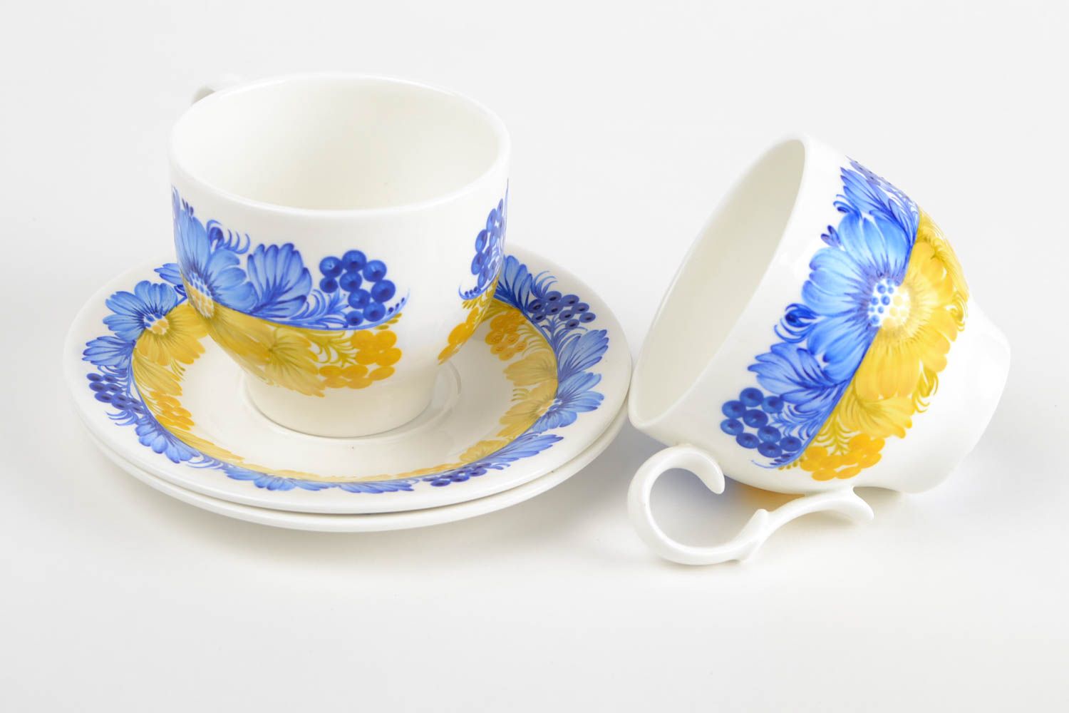 Set of 2 two teacups in white, blue, and yellow colors with saucers photo 4
