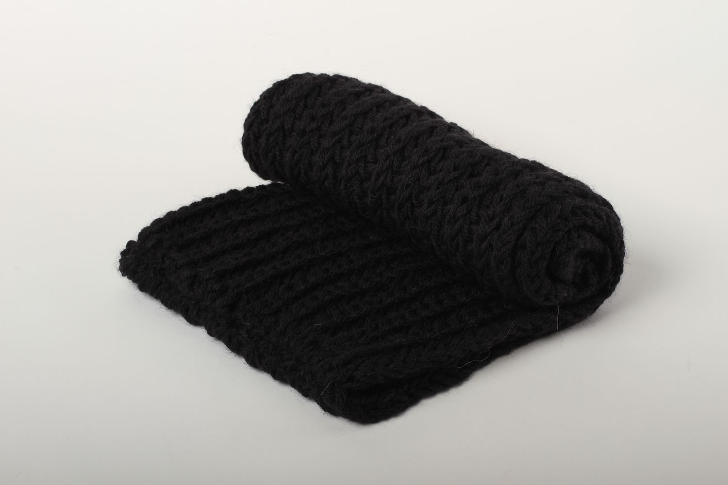 Écharpe tricot faite main Vêtement femme homme laine couleur noire Idée cadeau photo 2