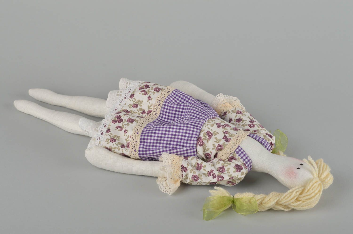 Juguete artesanal de tela natural muñeca de peluche regalo original para niños foto 3