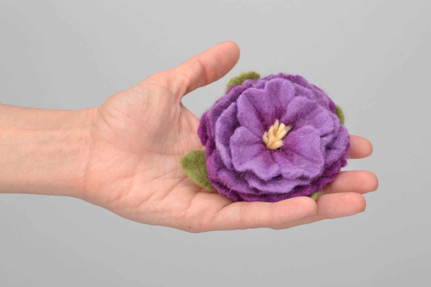 Wool brooch Violet Flower photo 2