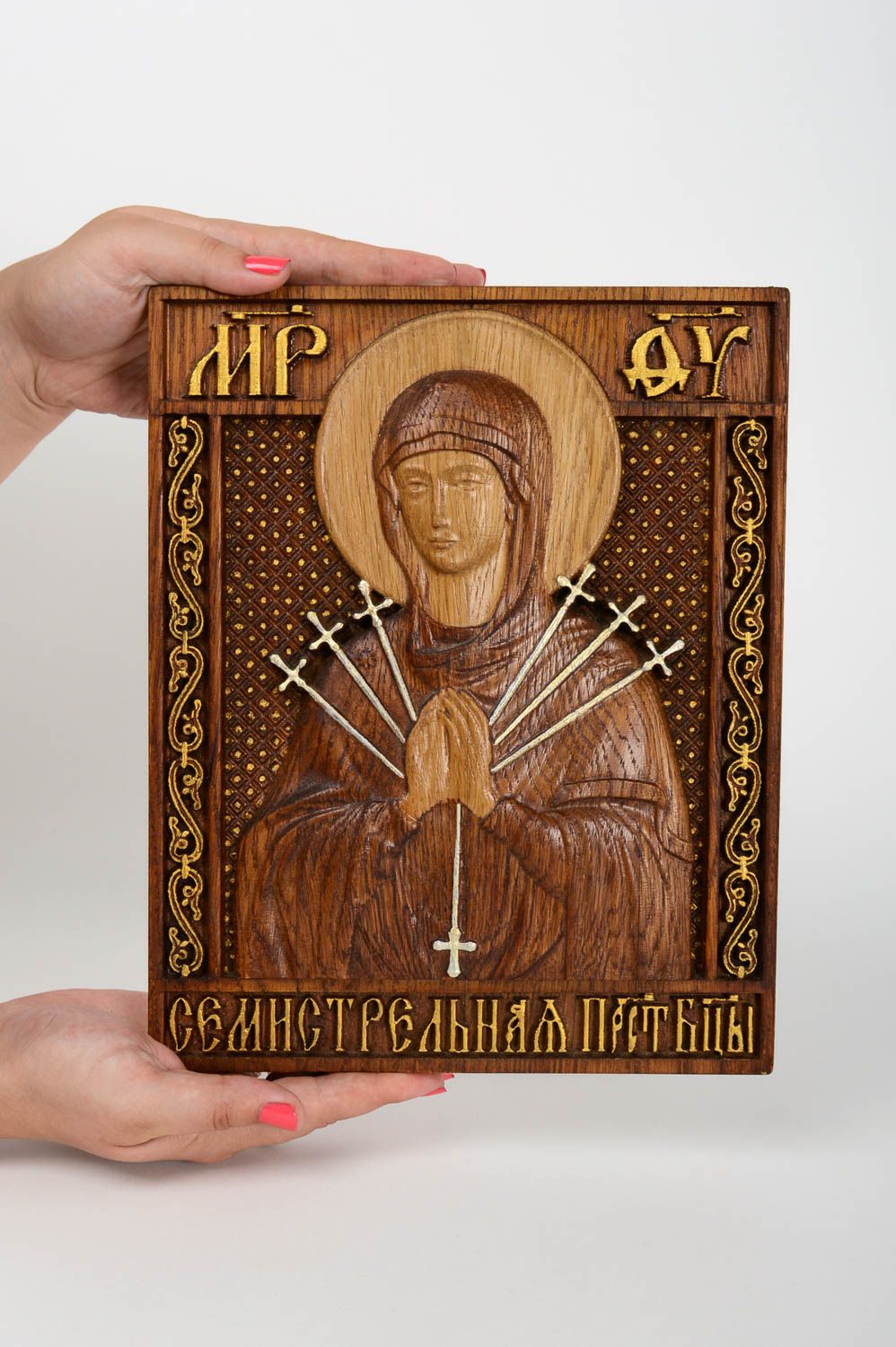 Икона ручной работы икона Богоматери Семистрельной православная икона резная фото 5