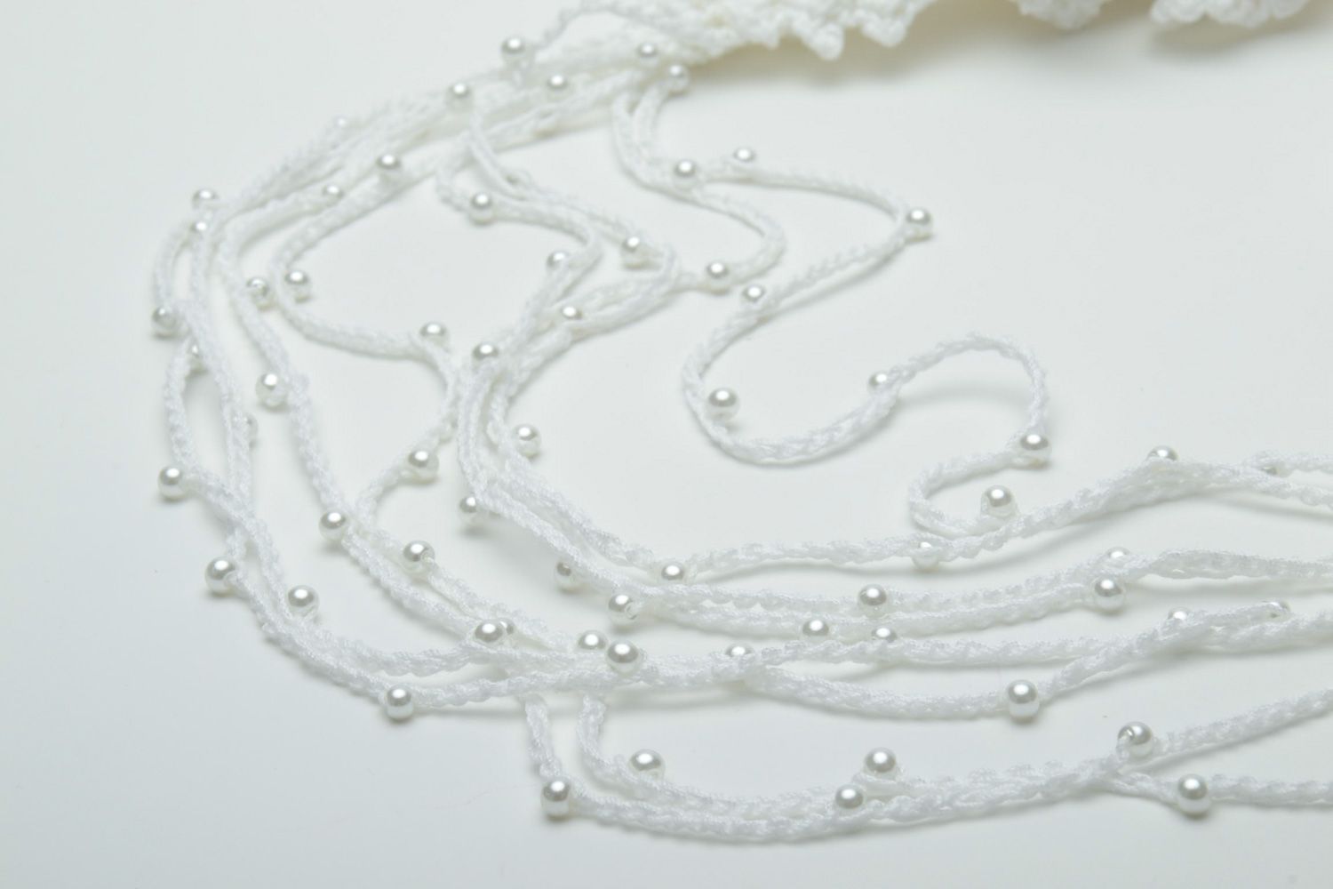 Collier tricoté blanc fait main avec perles d'imitation massif pour femme photo 4