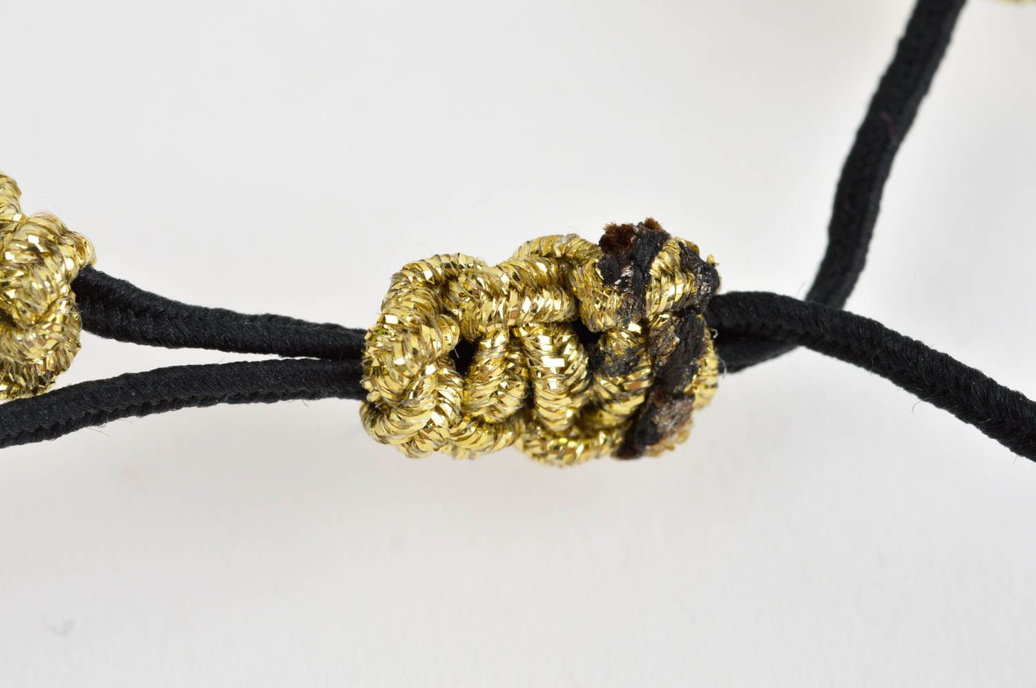Колье из бусин украшение ручной работы красивая бижутерия черное золото фото 4