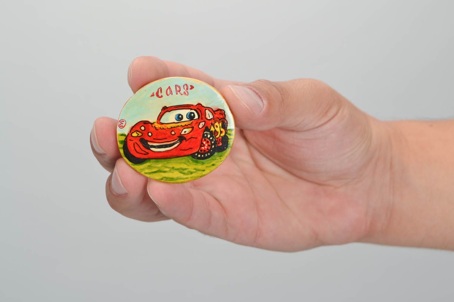 Fridge magnet with a picture of a car photo 2