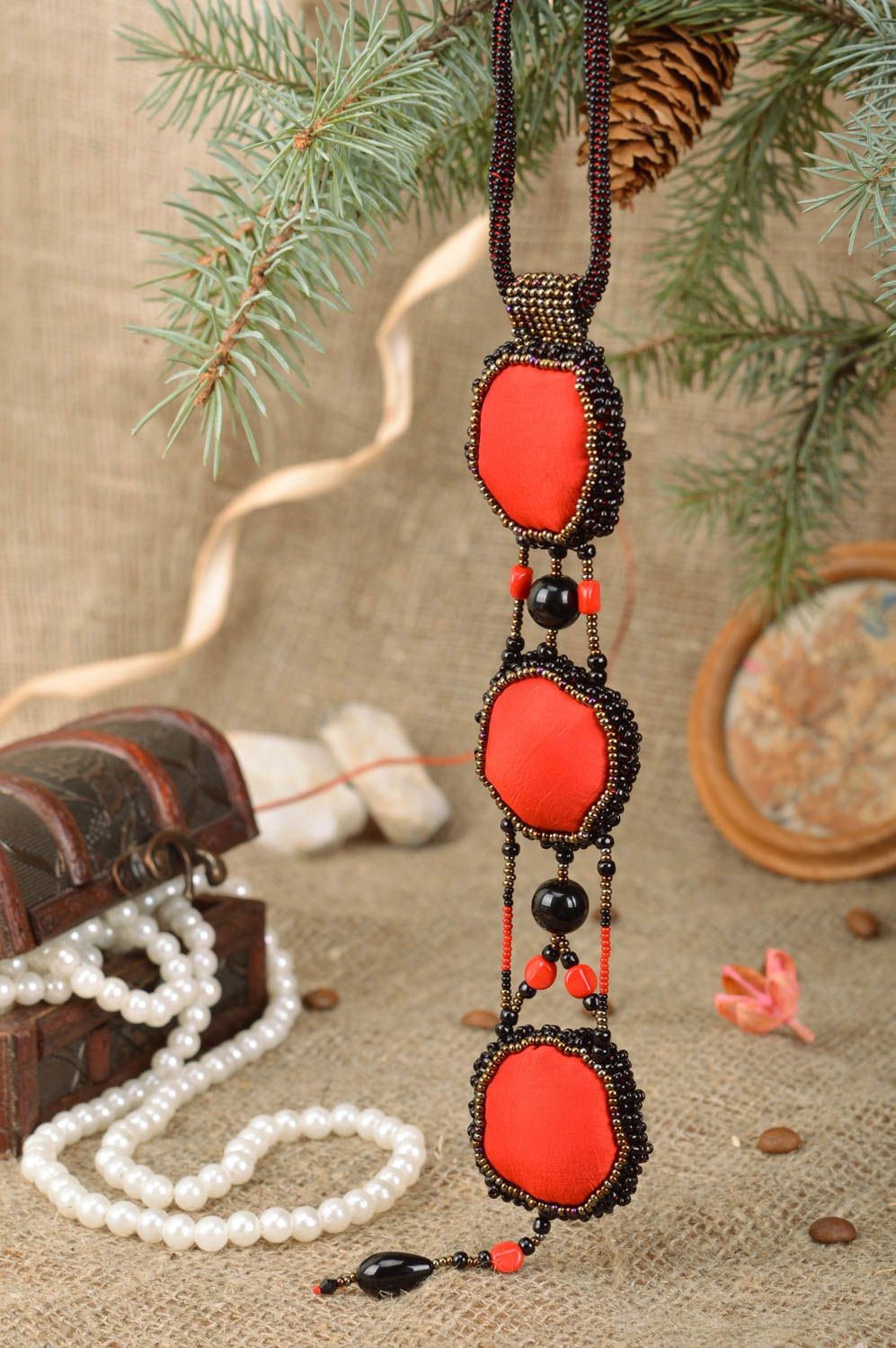 Collier en perles de rocaille avec pendentif triple en tissu fait main rouge photo 5