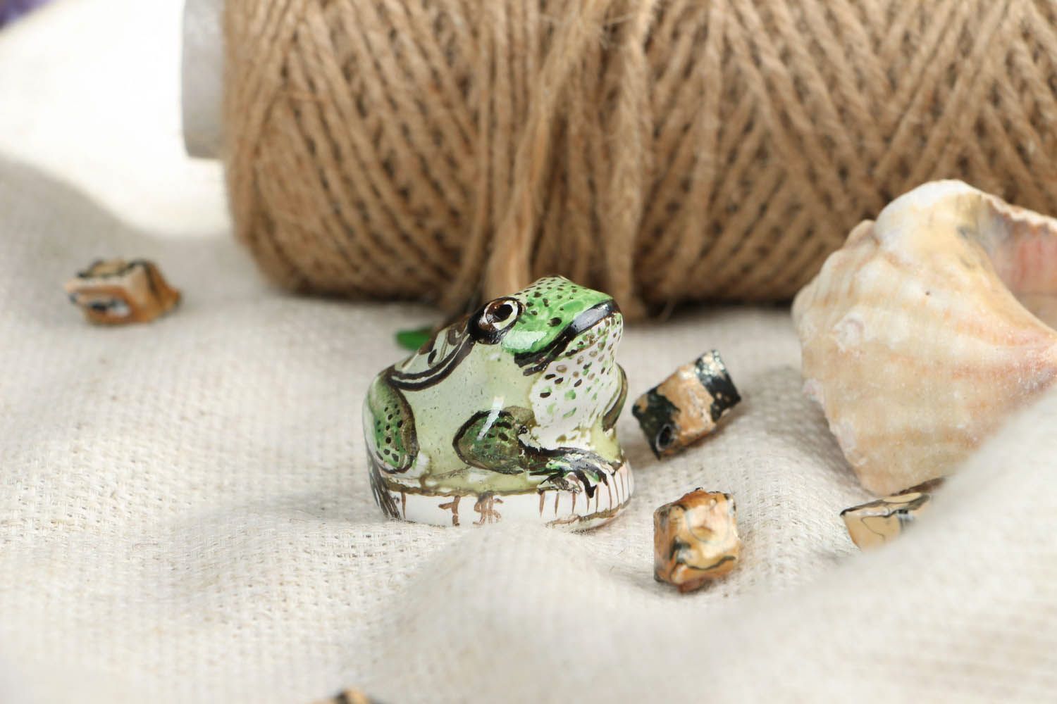 Figurine céramique en forme de grenouille modelée à main photo 5