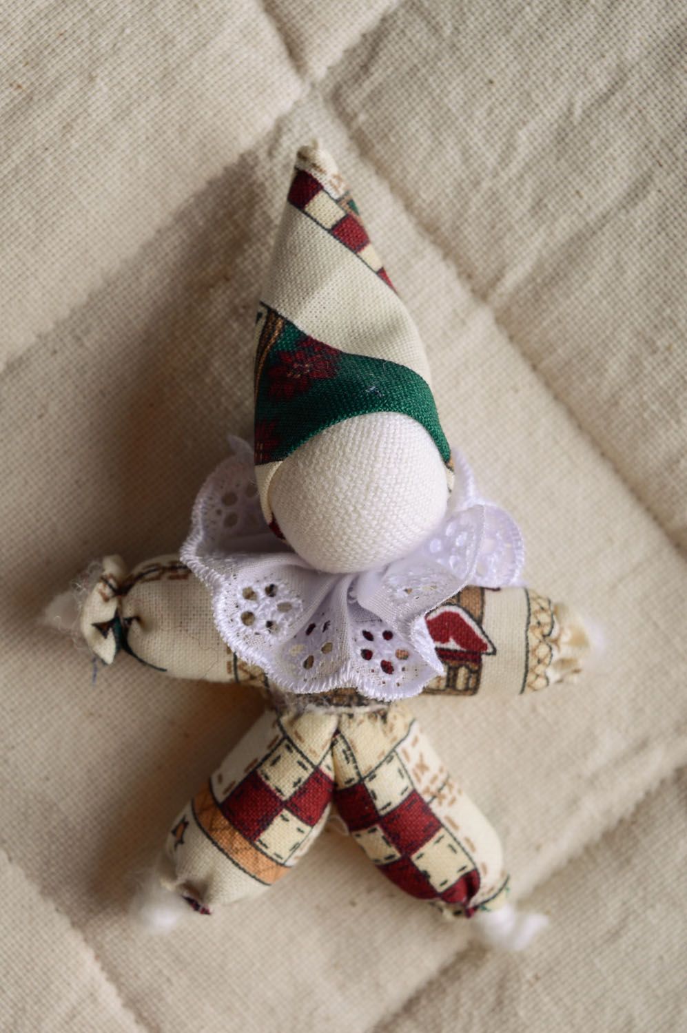 Handgemachte Puppe aus Textil foto 5