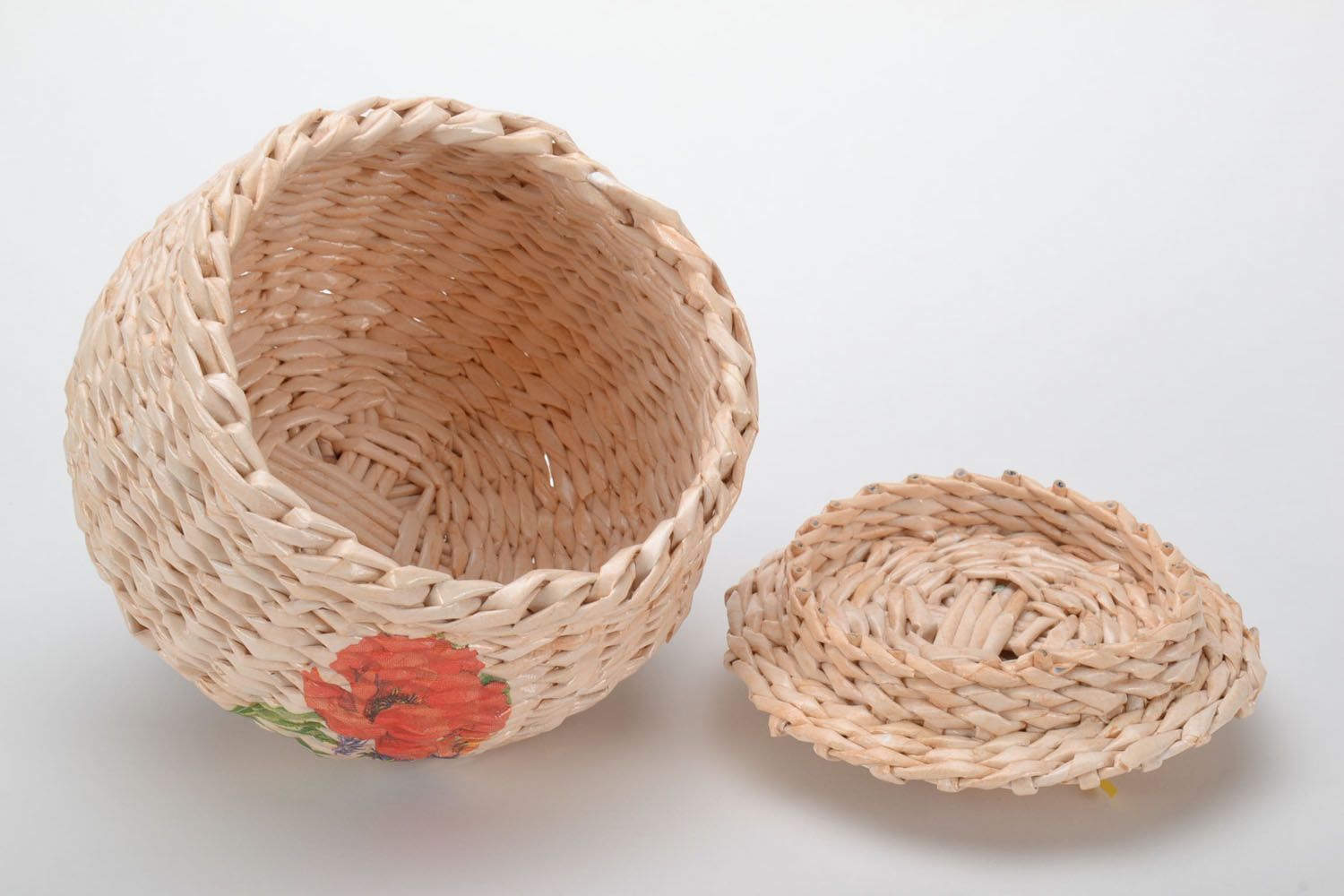 Woven basket with lid photo 3