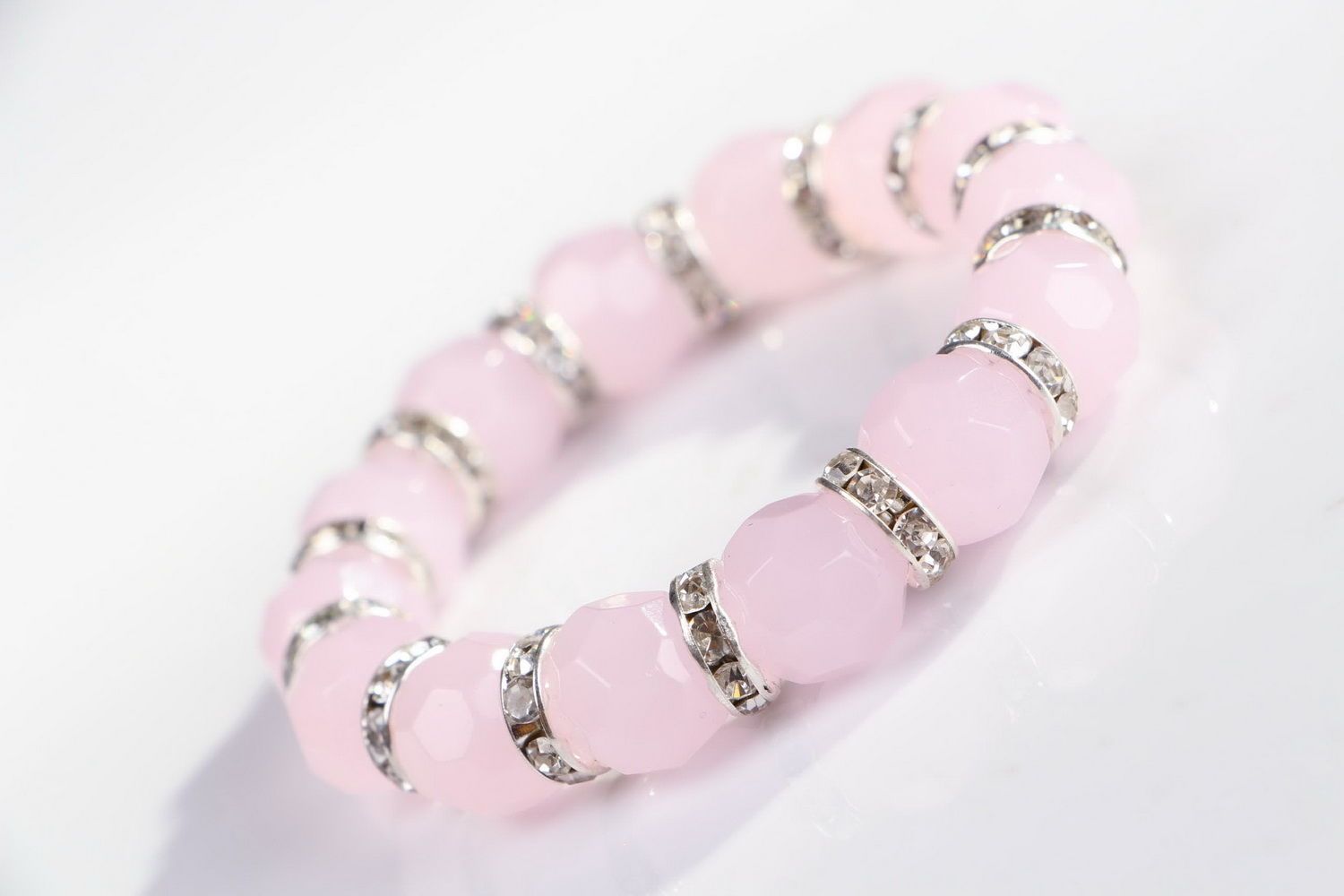 Bracelet with pink quartz on elastic band photo 4