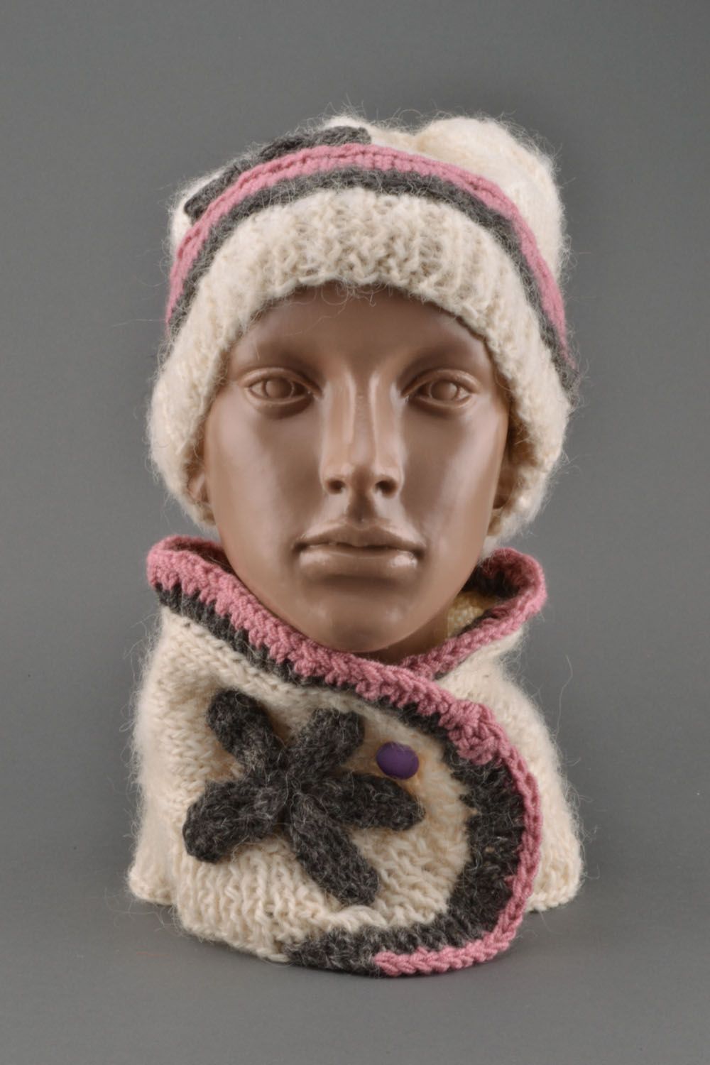 Набор зимних аксессуаров: шапка и шарф фото 3