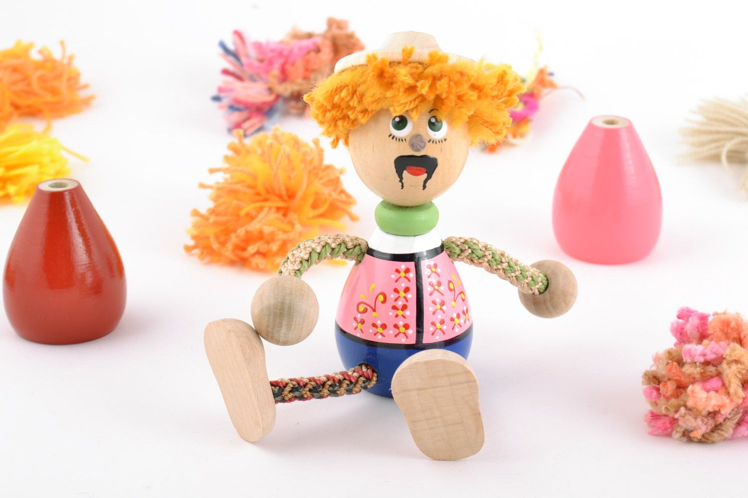 Grelles umweltfreundliches Spielzeug aus Holz bemalt und lackiert für Kinder foto 1