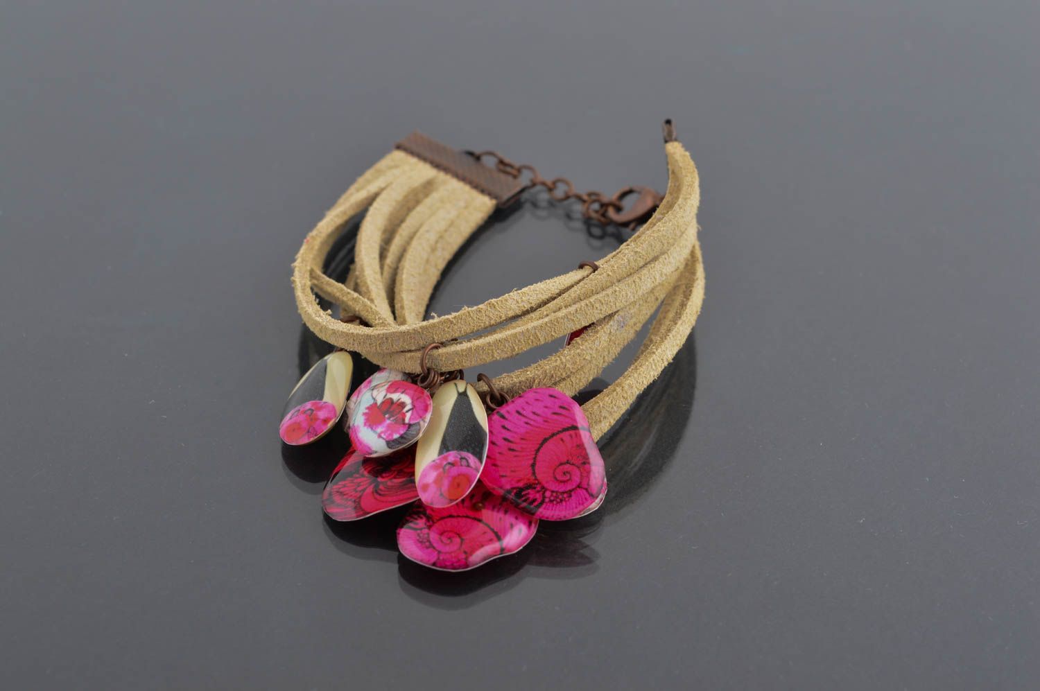 Bracelet en daim fait main Bijou fantaisie original Accessoire pour femme photo 1