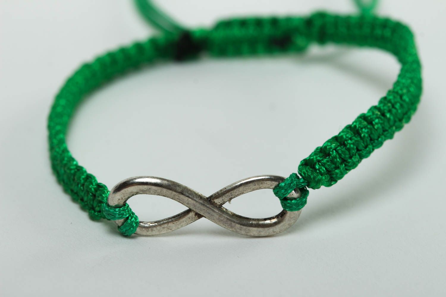 Bracelet vert Bijou fait main tressé en fils de nylon avec infini Cadeau femme photo 3