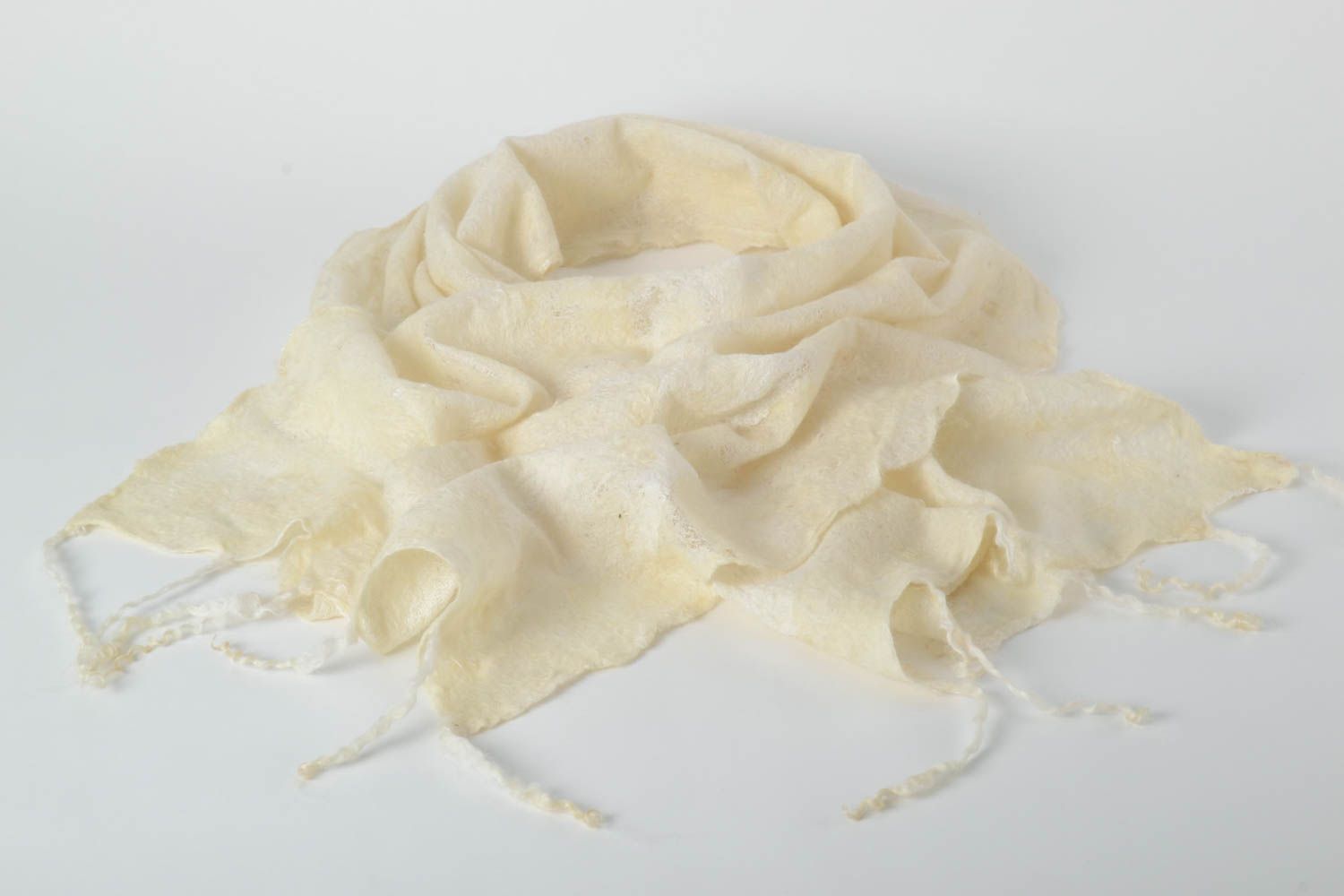Grand Châle fait main en laine feutrée et fils de soie blanc Vêtement femme photo 4