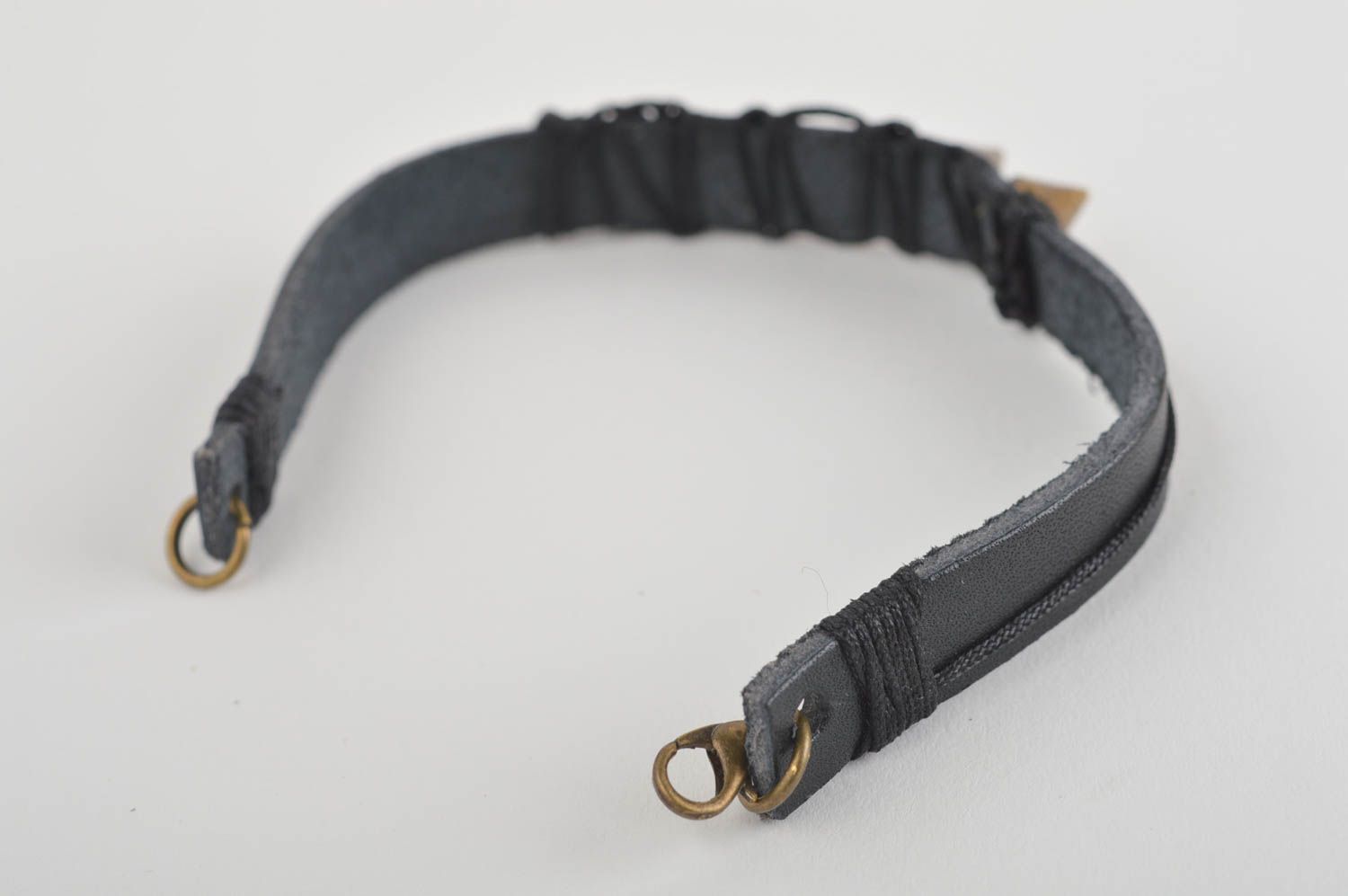 Браслет ручной работы браслет из кожи дизайнерское украшение черное с шипами фото 4