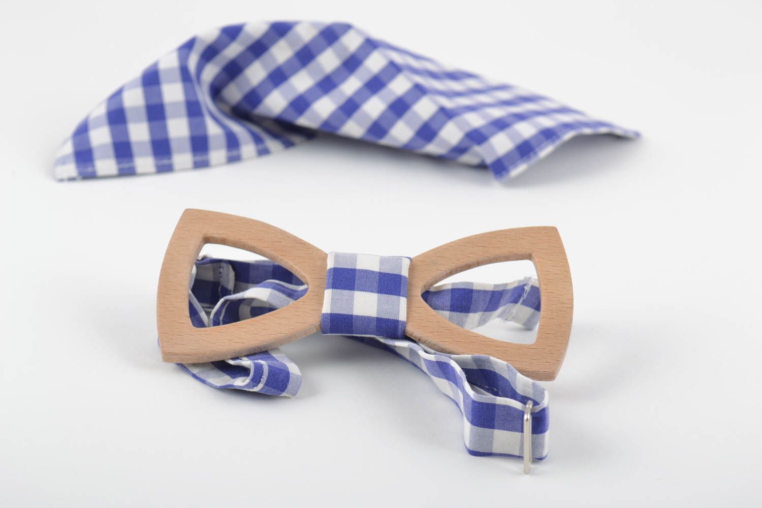 Beautiful handmade designer wooden bow tie with checkered cotton handkerchief photo 2