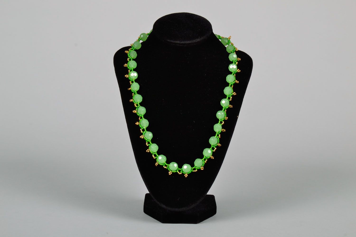 Grünes Collier aus böhmischen Perlen foto 2